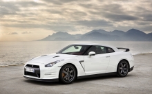  Nissan GT-R   